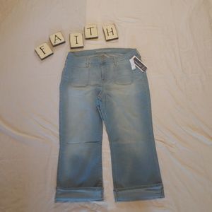 Light wash denim crop jeans